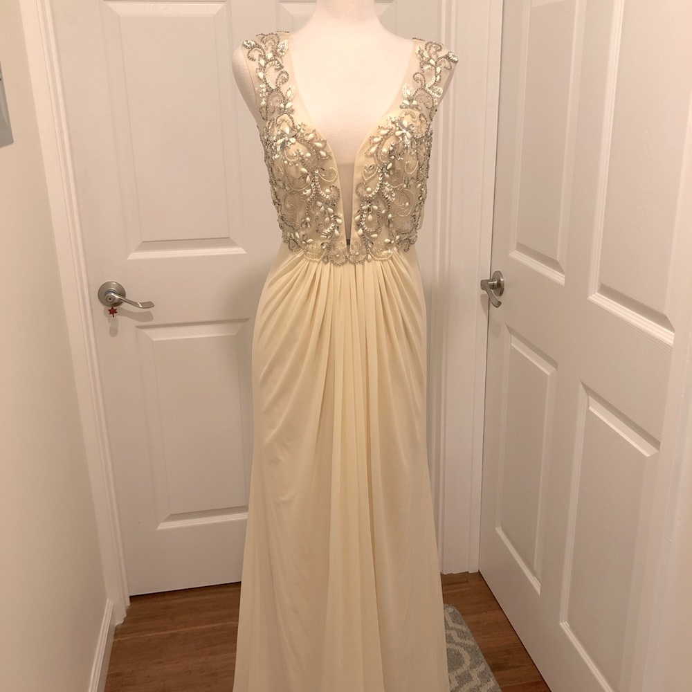 NWT cream colored floor length gown. Intricate beading, backless. Size L